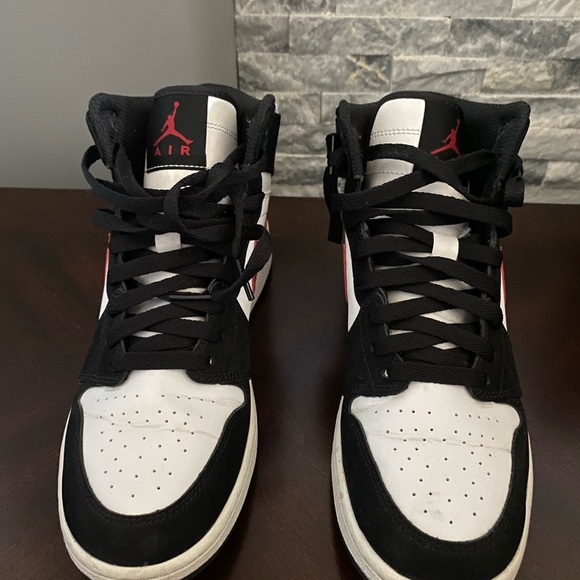 Jordan Shoes - Jordan 1s red/blk.